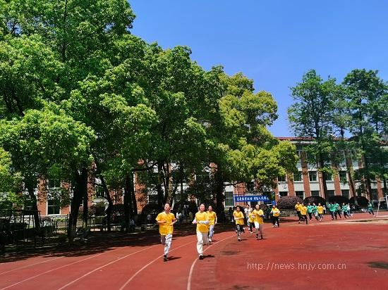 湖南工程学院:心向党 奋力跑3.jpg 湖南工程学院:心向党 奋力跑3.jpg