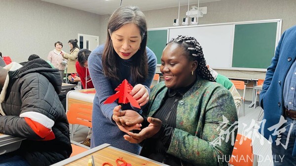 湖南工程学院:做中外文化交流使者